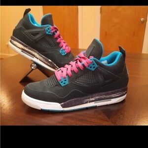 Jordan 4s youth size 7 grade school